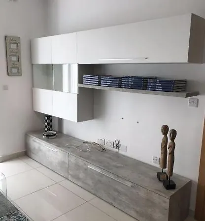 5 Mins To Seafront Apartment