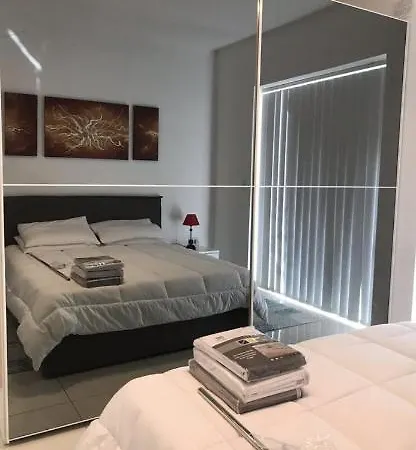 5 Mins To Seafront Apartment *